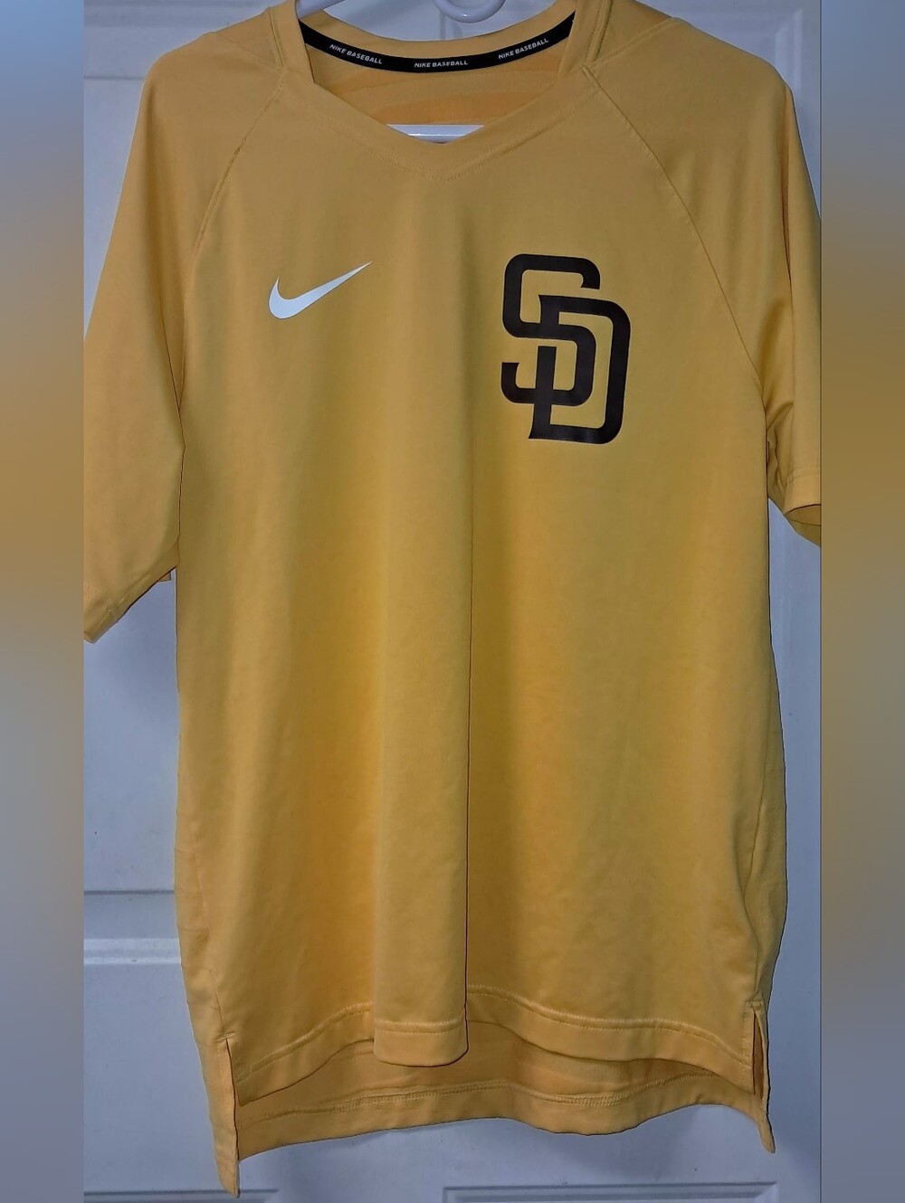 Nike MLB Dri-Fit San Diego Padres Mens Med. Pullover Shirt. Yellow